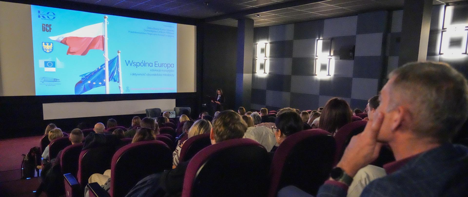 Zdjęcie przedstawiające konferencję dla młodzieży