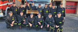 Zdjęcie przedstawia st.asp.Radosława Gawędę ze strażakami KP PSP Kłobuck zmiany III