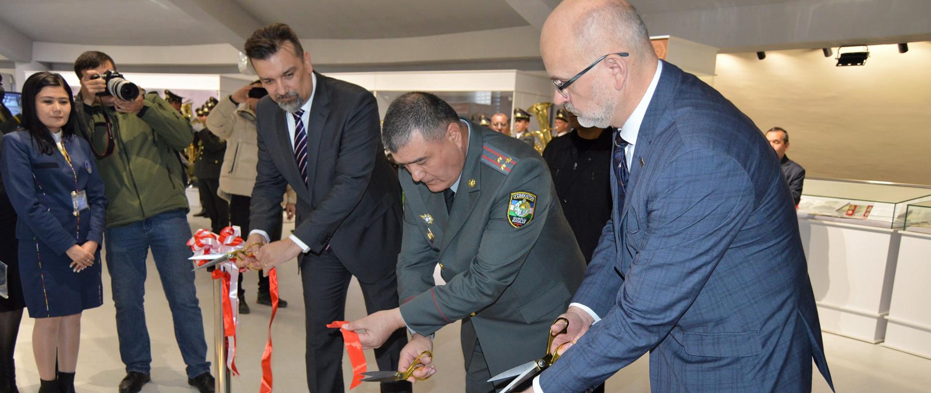 uroczystość przekazania kopii munduru Gen. Władysława Andersa dla Muzeum Zwycięstwa w Taszkencie_26.11.2021