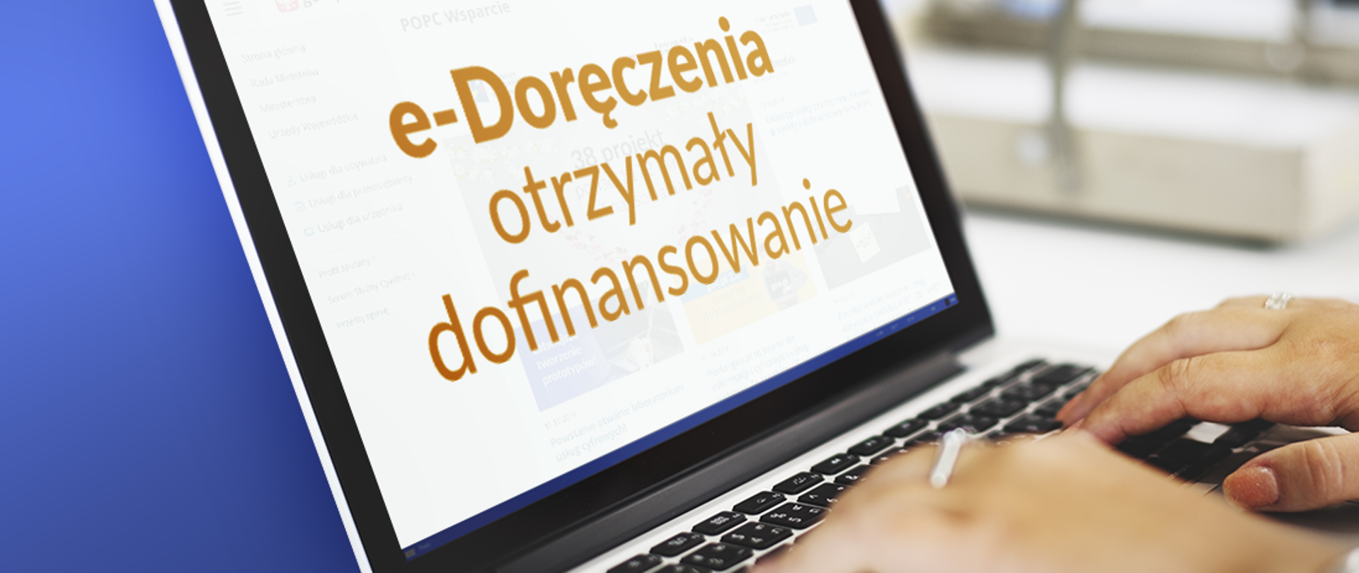 Baner o treści: e-Doręczenia otrzymały dofinansowanie. Napis widoczny na ekranie laptopa. 