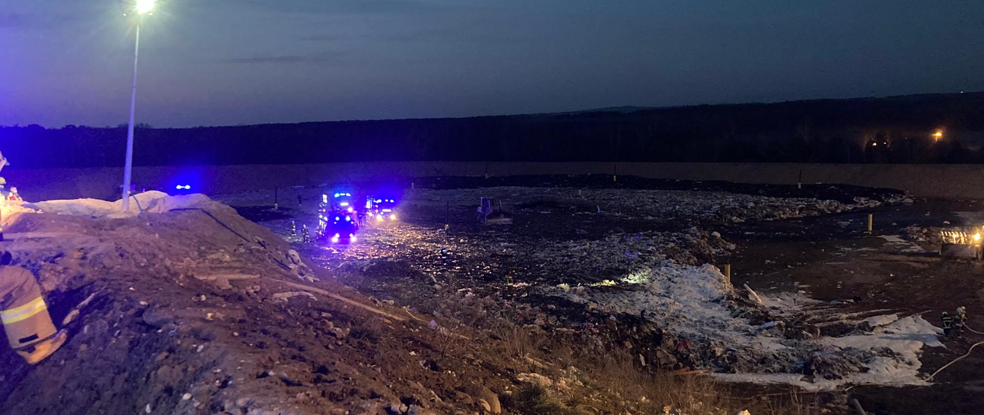 Pożar hałdy odpadów komunalnych 