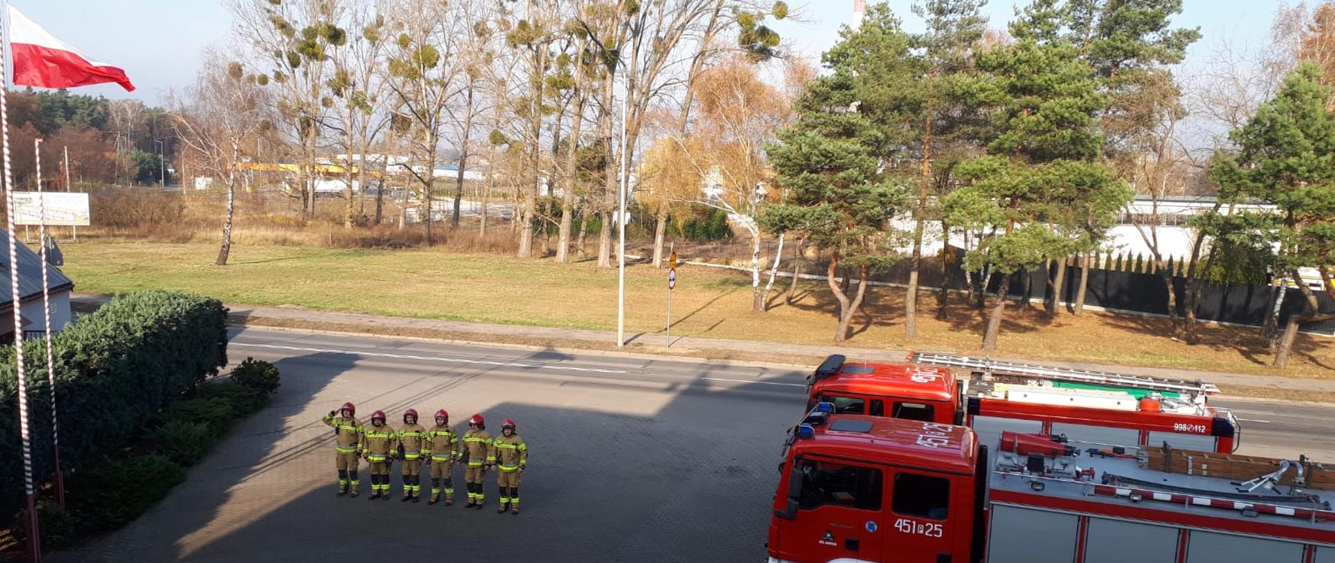 Uroczyste podniesienie flagi państwowej z okazji Dnia Niepodległości