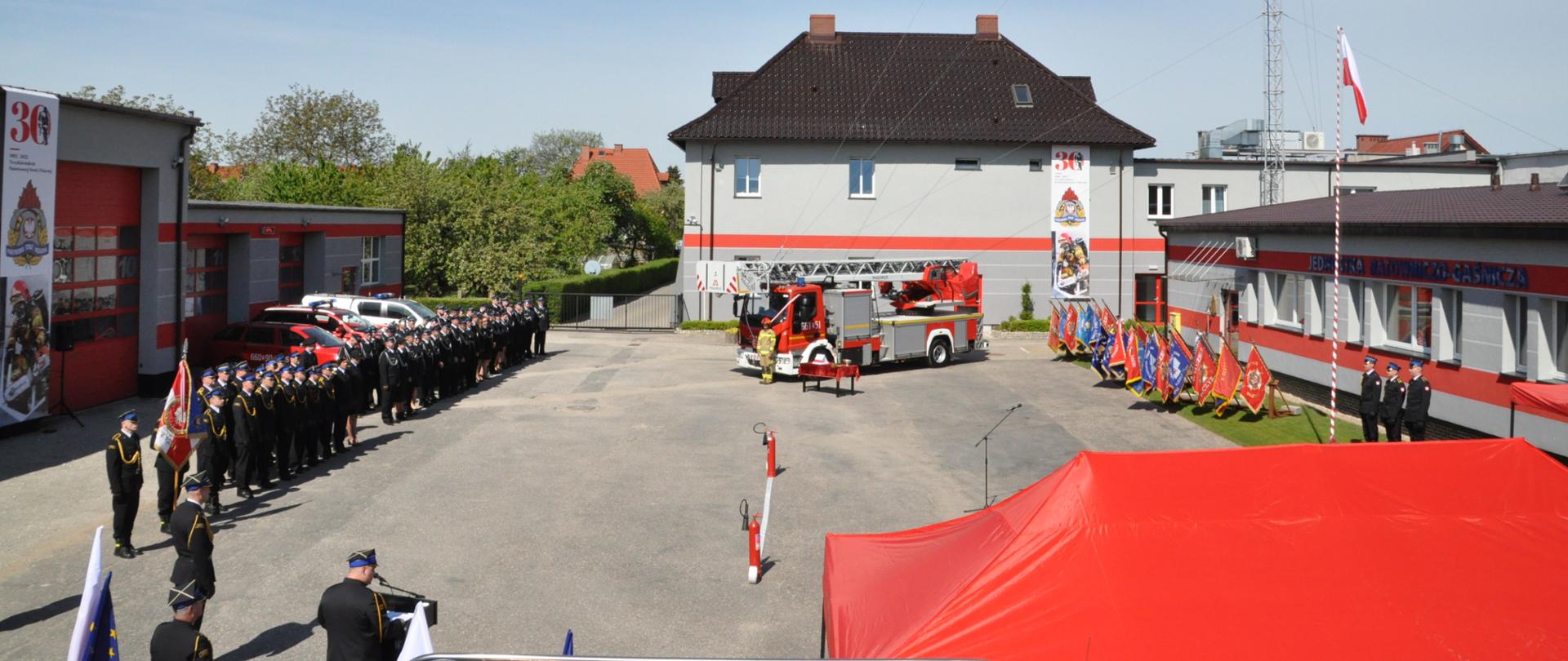 Uroczysty apel z okazji Powiatowego Dnia Strażaka w Komendzie Powiatowej Państwowej Straży Pożarnej w Złotowie 