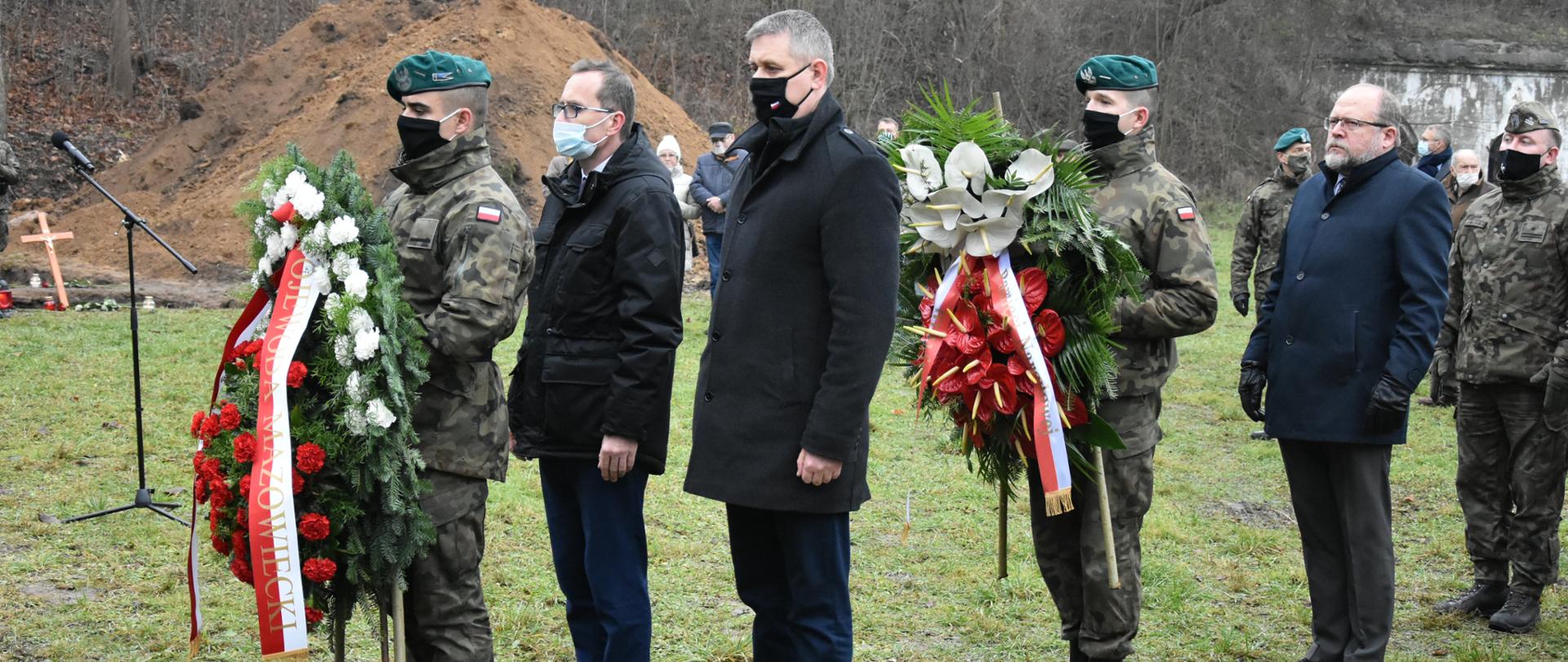 Pogrzeb ofiar niemieckiego terroru na terenie Fortu III Pomiechówek. Wicewojewoda