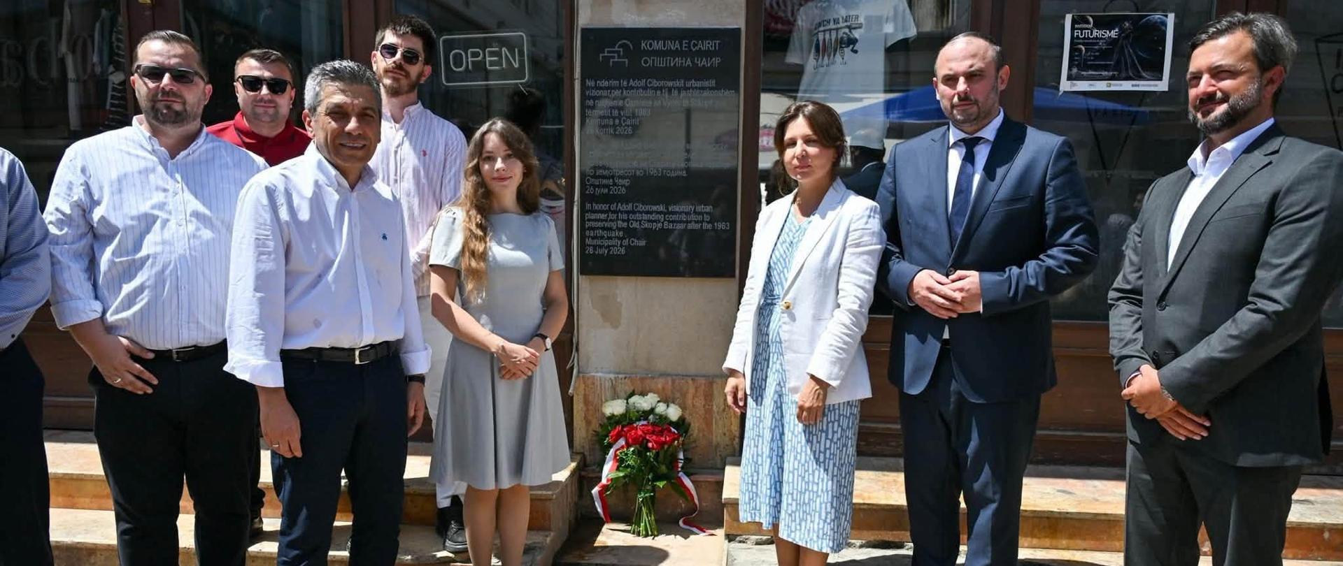 Свеченото откривање на спомен-плочата во чест на истакнатиот полски урбанист Адолф Циборовски во Старата скопска чаршија