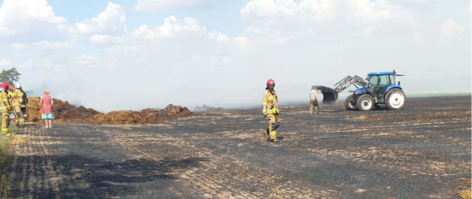 Pożar słomy po kombajnie w Wylatowie