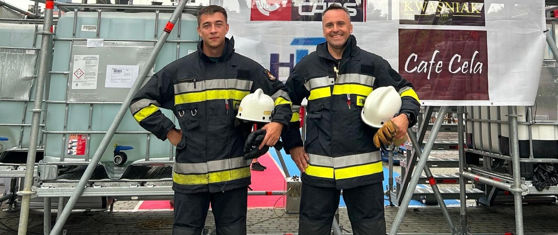 Zdjęcie przedstawia Strażaków z Komendy Miejskiej Państwowej Straży Pożarnej w Piekarach Śląskich 