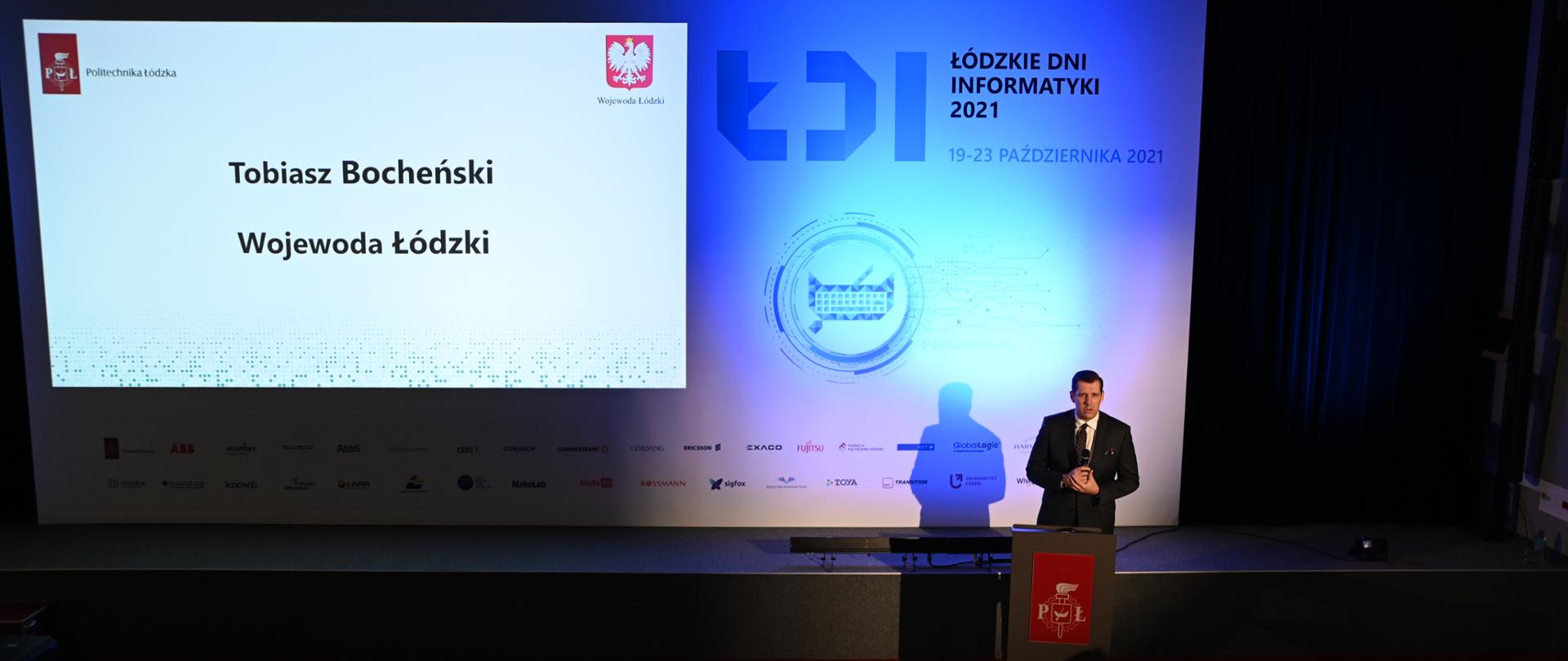 Wojewoda łódzki Tobiasz Bocheński przemawia podczas trwania uroczystości