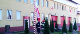  Uroczyste wciągnięcie flagi państwowej