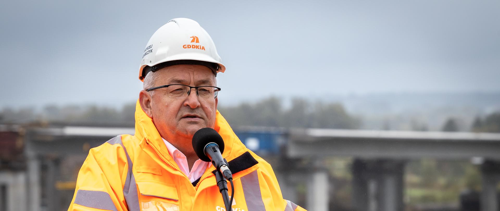 Minister infrastruktury Andrzej Adamczyk 9 października 2023 r. wizytował budowę drogi ekspresowej S7 w woj. małopolskim oraz Północnej Obwodnicy Krakowa w ciągu drogi ekspresowej S52.