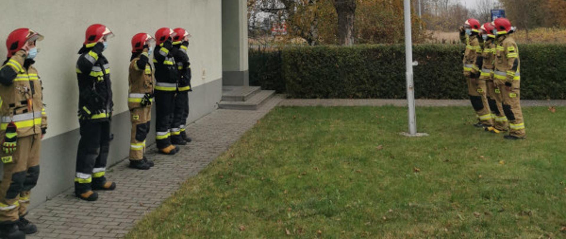 Uroczyste podniesienie flagi na maszt