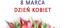 Bukiet różowych tulipanów rozłożony na białym tle nad nimi widnieje napis 8 marca dzień kobiet.