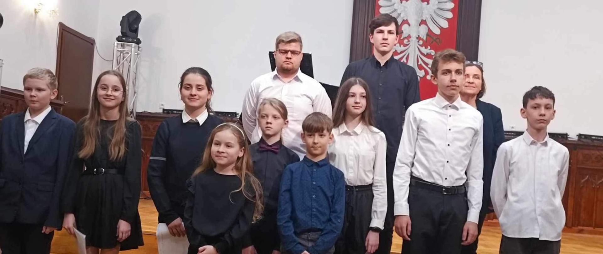 Uczniowie klasy organów podczas koncertu klasowego na scenie w Sali królewskiej PSM w Mielcu