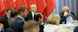 Minister i wiceministrowie Ministerstwa Edukacji Narodowej na posiedzeniu Komisji Wspólnej Rządu i Samorządu Terytorialnego