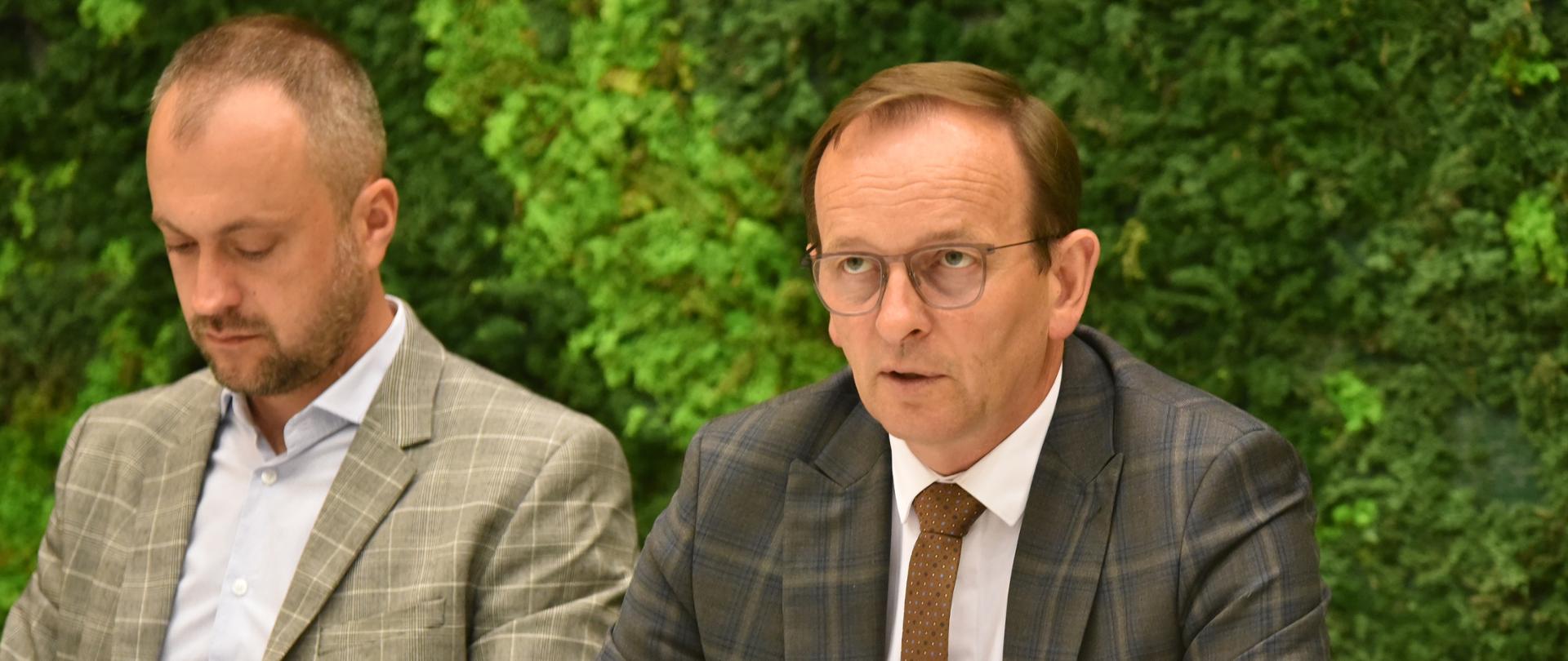 Wiceminister Edward Siarka na spotkaniu ws. ASF 