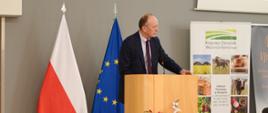 Warmińsko-Mazurski Wojewódzki Inspektor Jakości Handlowej Artykułów Rolno-Spożywczych Ryszard Piórkowski witający uczestników konferencji