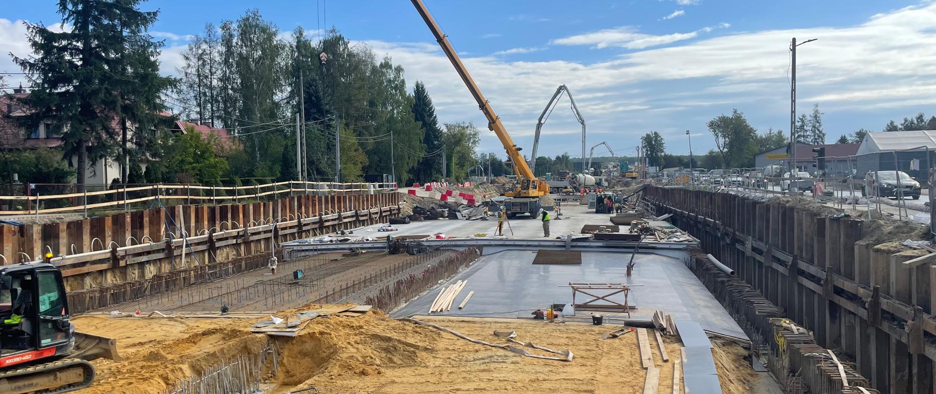 Betonowanie stropu tunelu w Zabierzowie