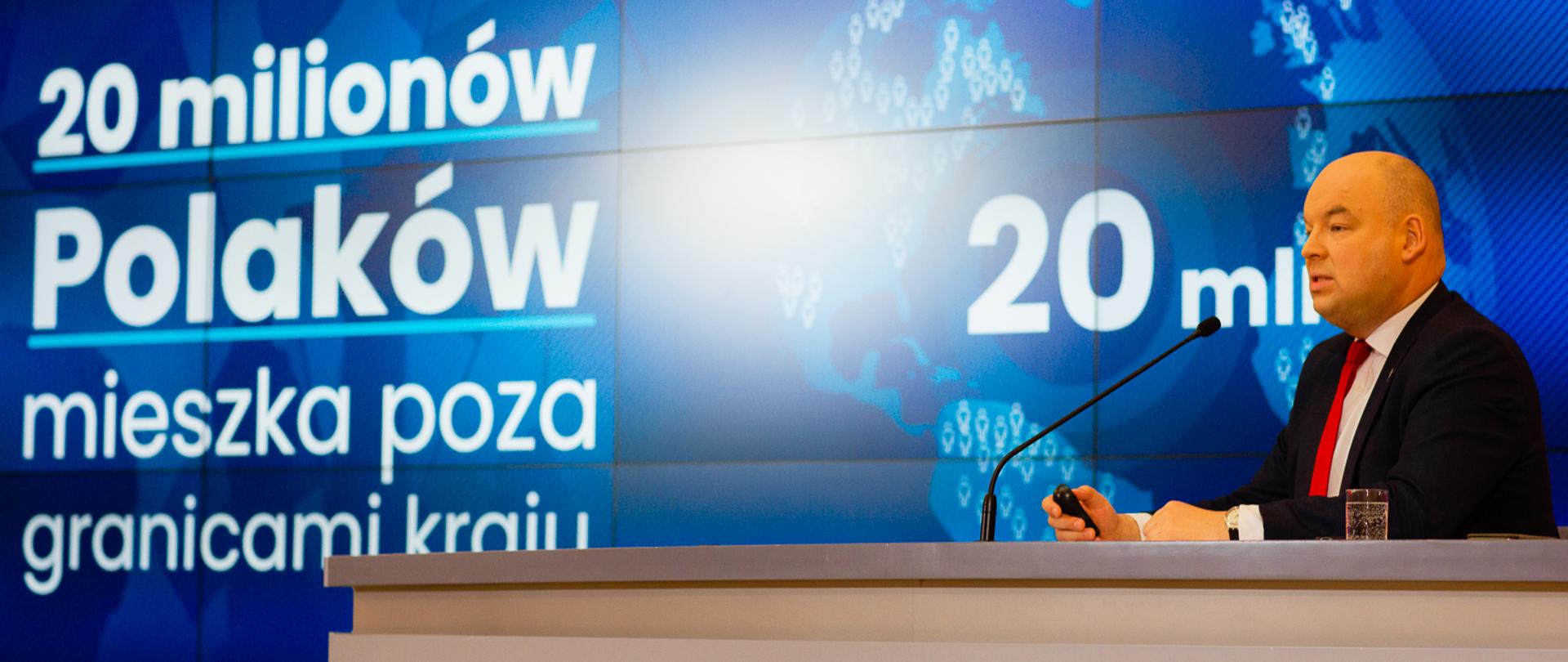 Minister Jan Dziedziczak podczas konferencji prasowej 