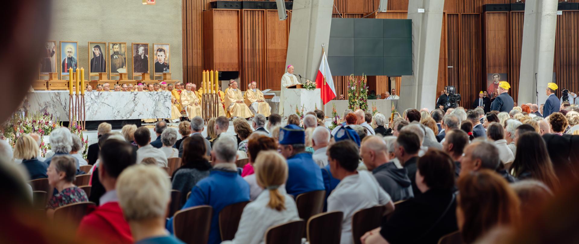 Eucharystia w ramach XVI Święta Dziękczynienia w Świątyni Opatrzności Bożej w Warszawie.