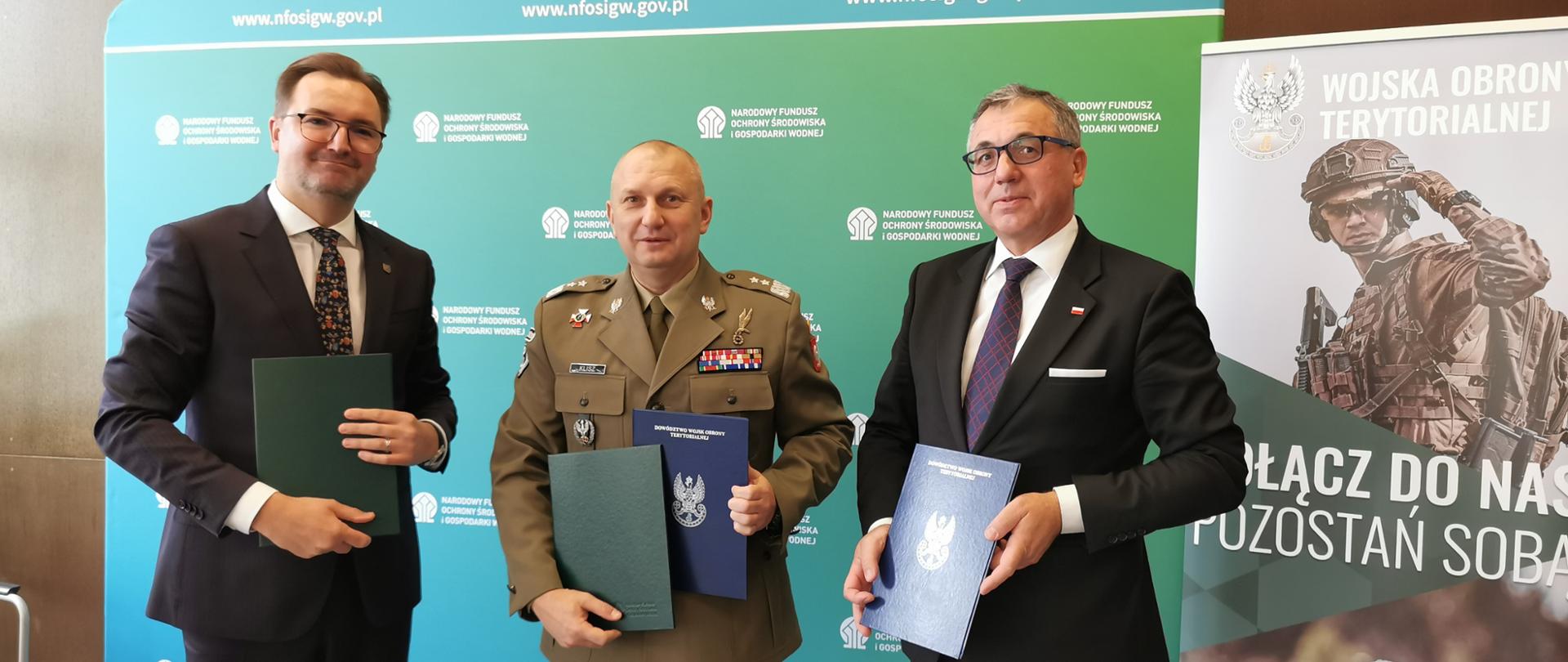 Sławomir Mazurek, zastępca prezesa NFOŚiGW podczas podpisania umowy.