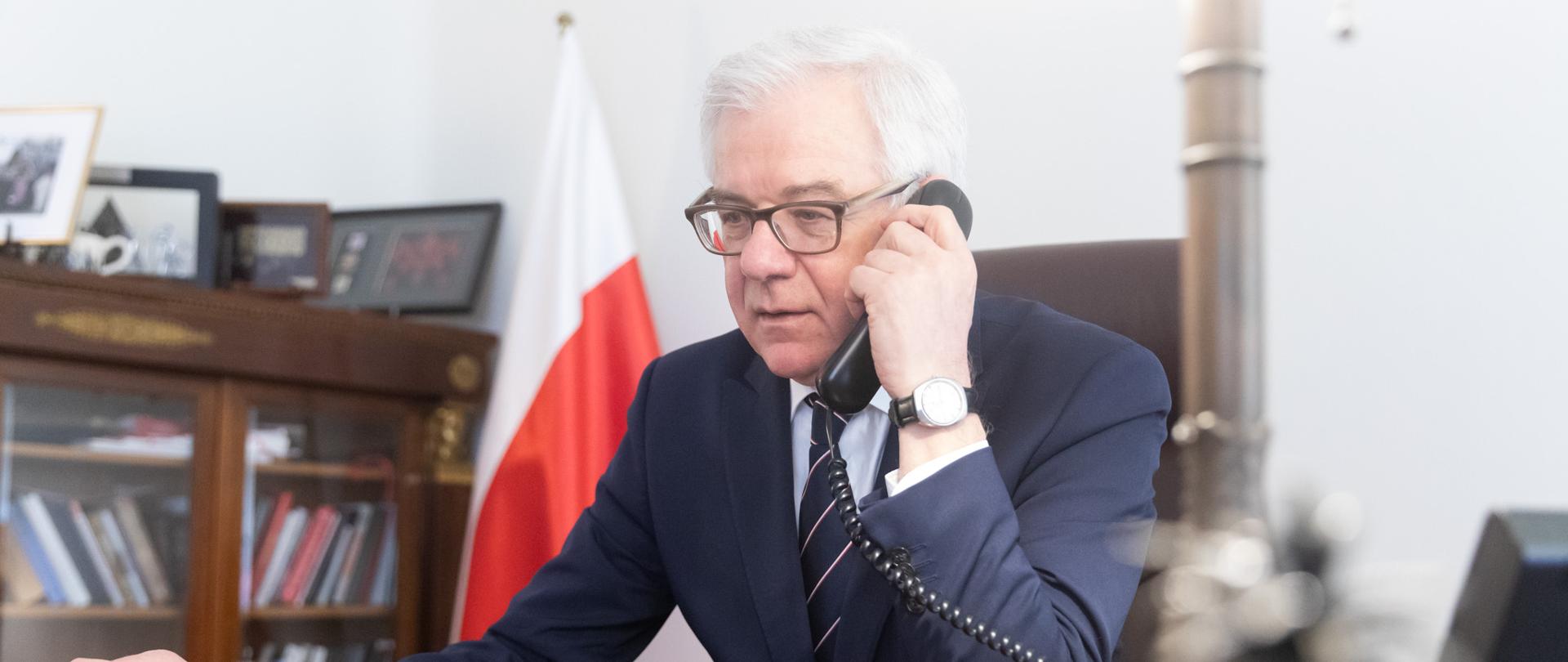 2020.03.18 Warszawa . Minister Jacek Czaputowicz . Rozmowa telefoniczna .Fot. Tymon Markowski / MSZ