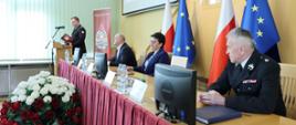 Narada roczna Kadry Kierowniczej Państwowej Straży Pożarnej województwa opolskiego. Na zdjęciu widać m.in Wojewodą Opolskiego Monikę Jurek oraz Marszałka Województwa Opolskiego, Andrzeja Bułę.