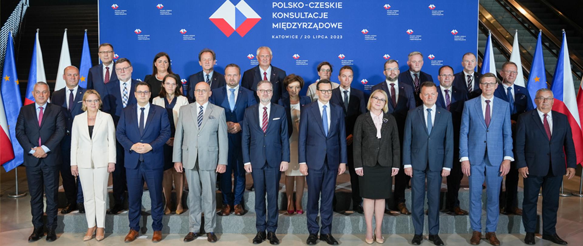 A joint photo of the participants in the meeting (Photo by the Ministry of Agriculture and Rural Development)