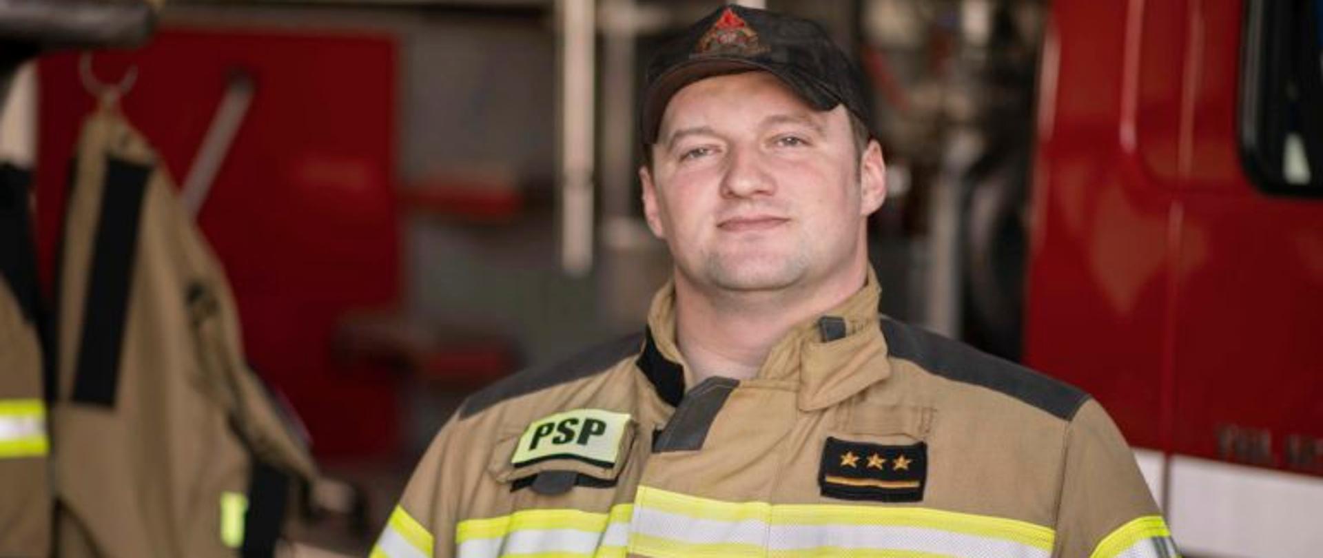 Portret zastępcy dowódcy zmiany drugiej w ubraniu specjalnym