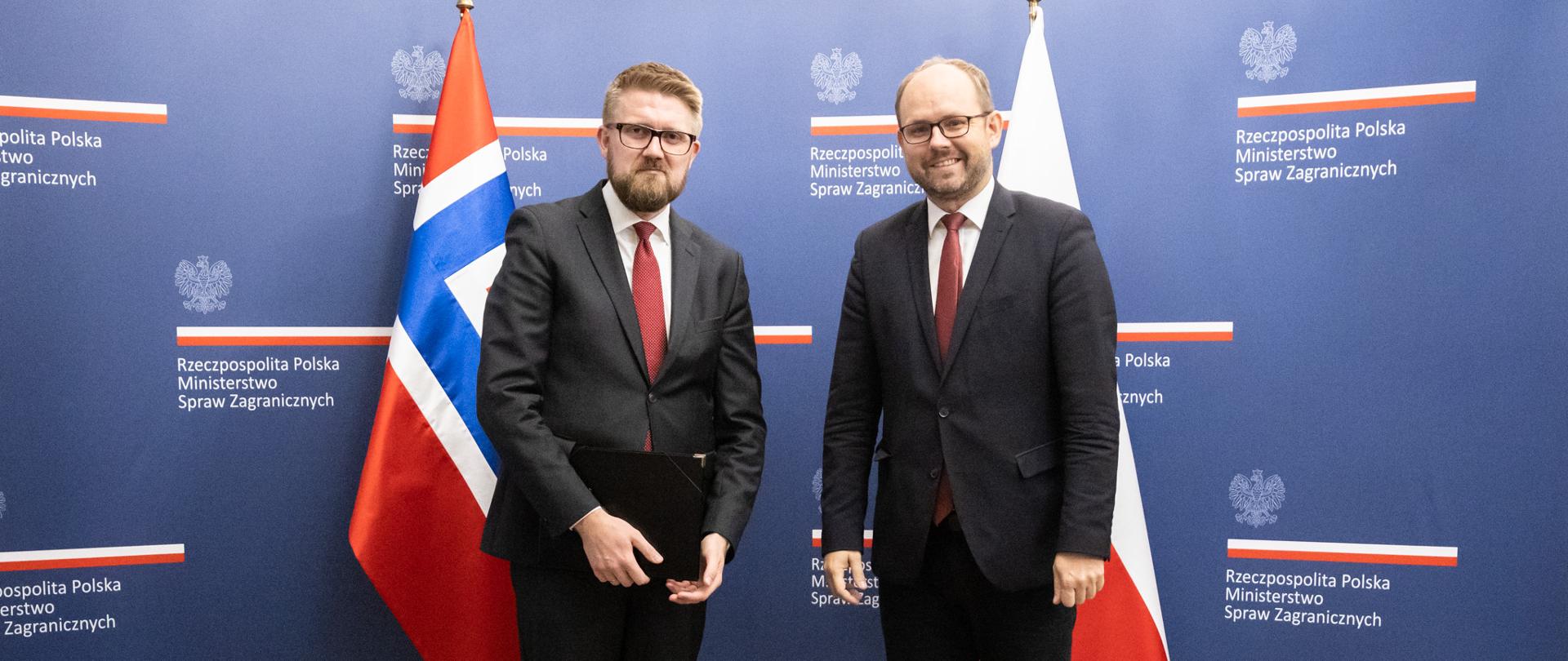 Wiceminister Marcin Przydacz powitał w Warszawie wiceministra Norwegii Eivindem Vad Peterssonem