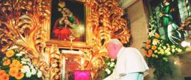 Jan Paweł II przed wizerunkiem Matki Bożej Wspomożycielki Wiernych w Brezje 