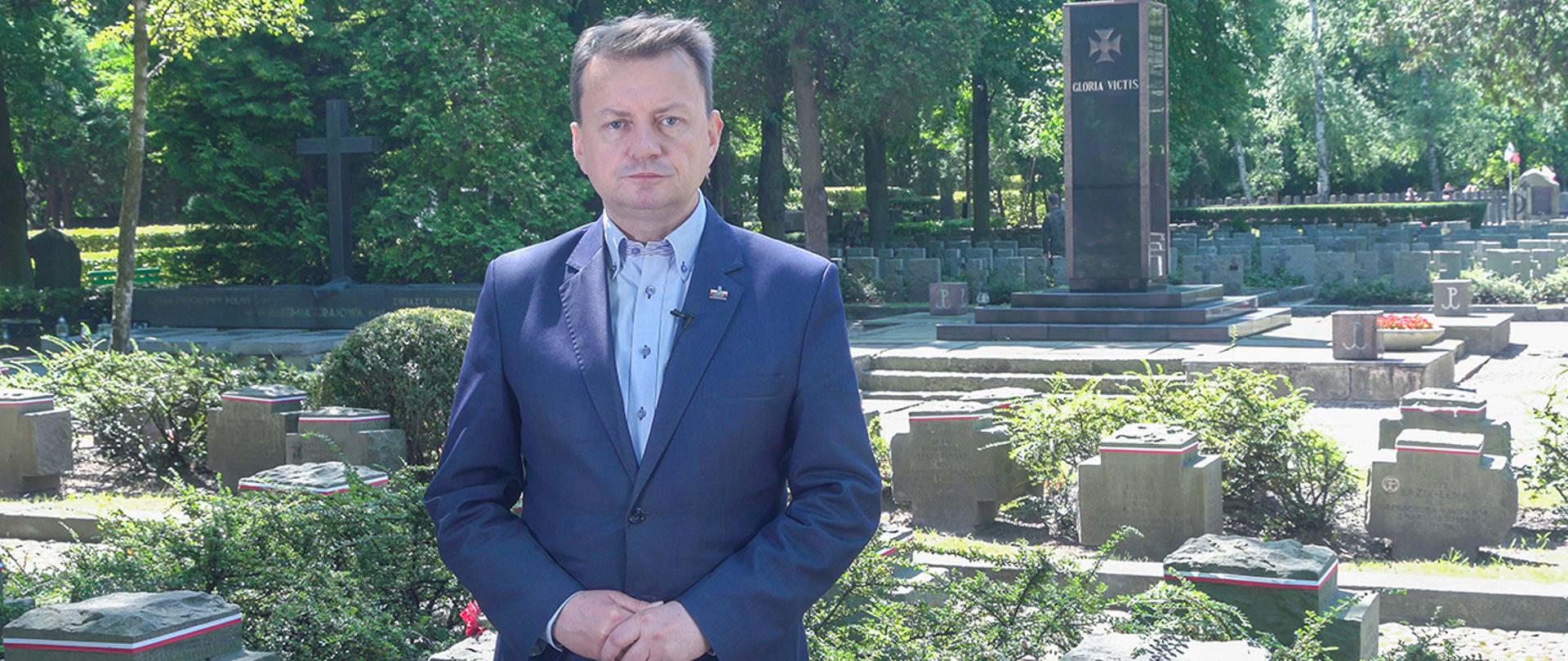 Minister obrony narodowej Mariusz Błaszczak, Warszawa, Cmentarz Powązkowski, 2020