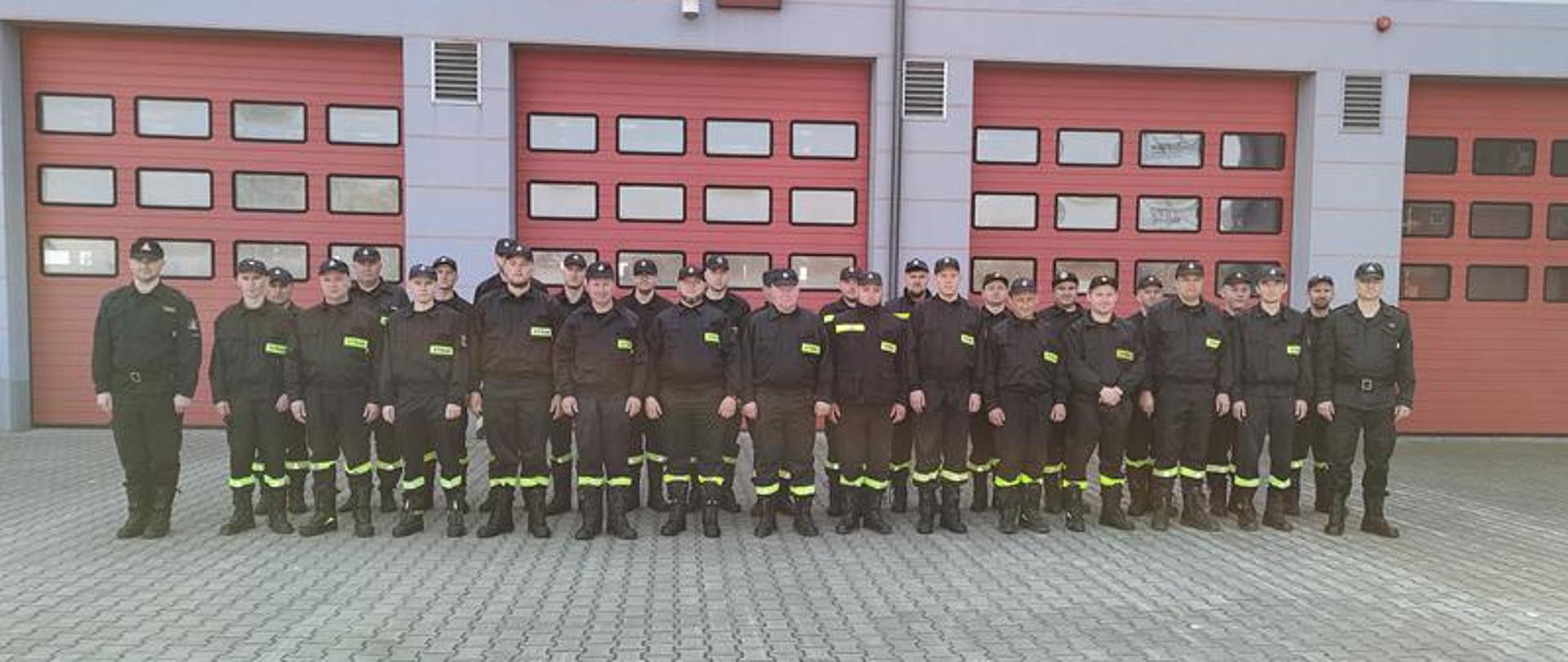 Druhowie podczas zbiórki po odczytaniu wyników zaliczenia.