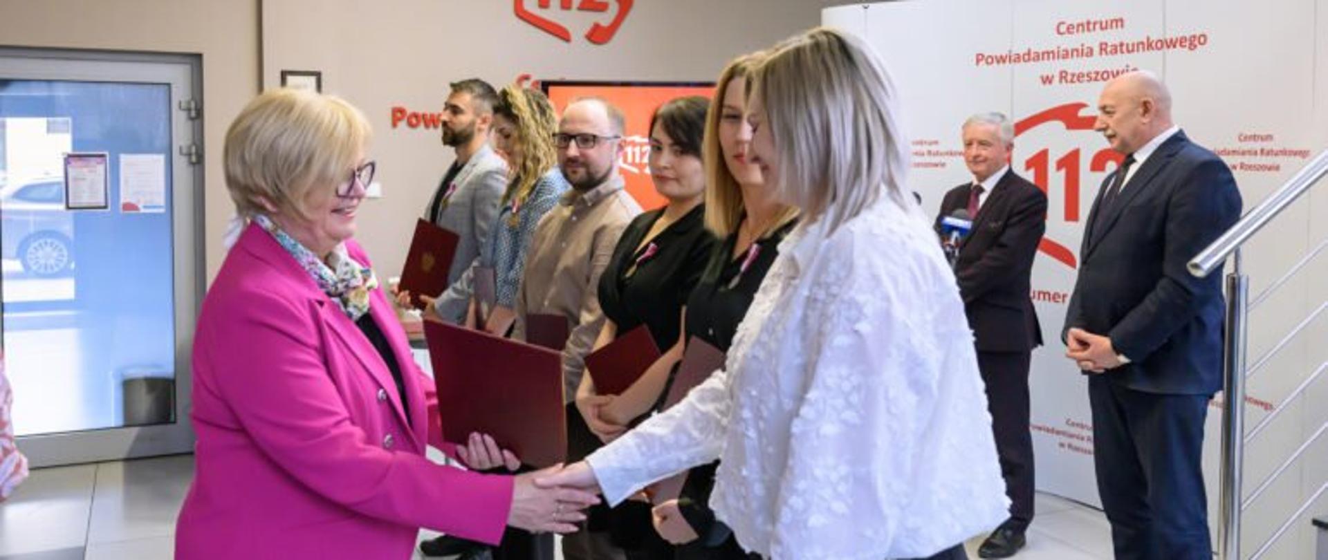 Wojewoda podkarpacki Teresa Kubas-Hul podczas obchodów Europejskiego Dnia Numeru Alarmowego 112