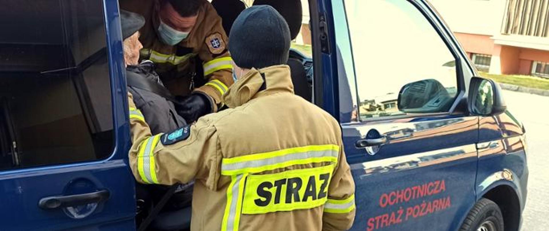 Transport seniora na szczepienie COVID-19