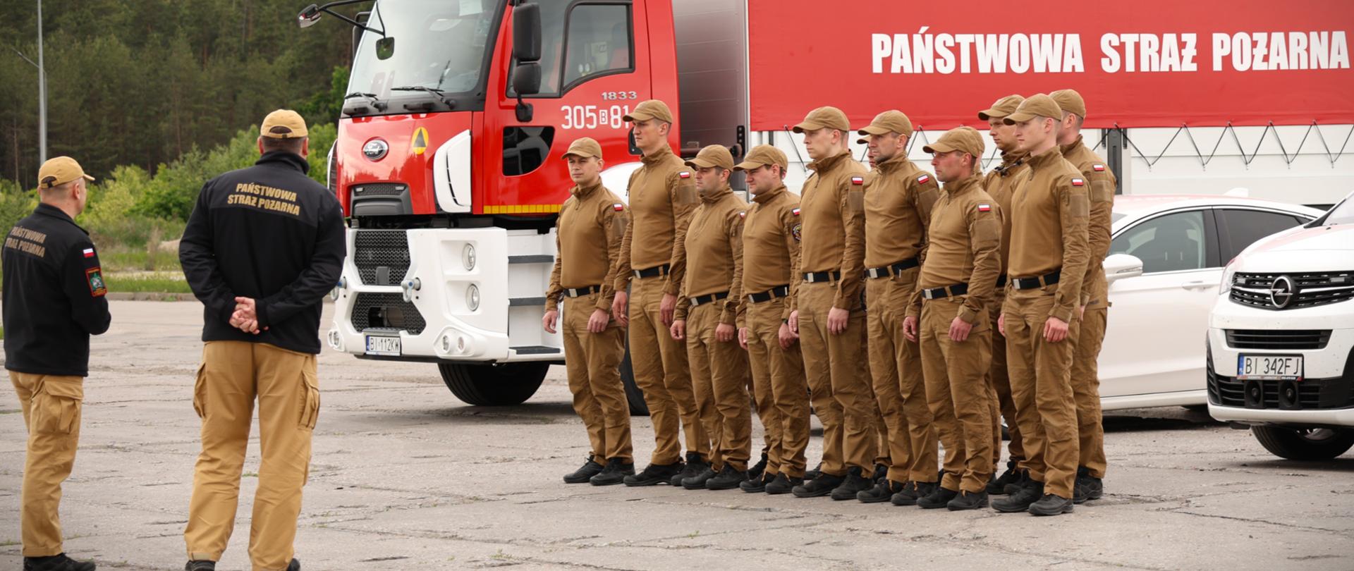 Do pożaru lasu w województwie mazowieckim został zadysponowany także moduł GFFF z woj. podlaskiego. Po odprawie z podlaskim komendantem wojewódzkim PSP - st. bryg. Januszem Kondratem oraz jego zastępcą - st. bryg. Dariuszem Łukaszewiczem Moduł udał się na teren działań. 