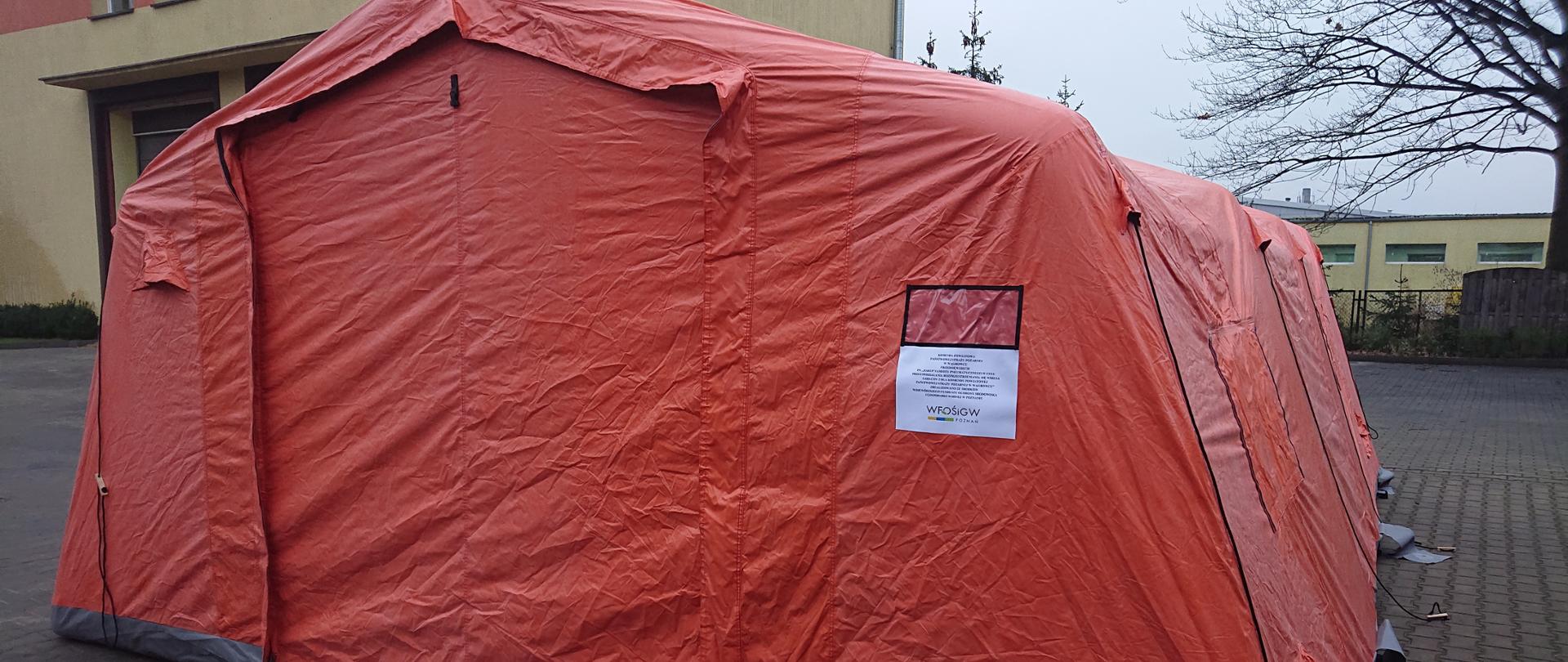 Zdjęcie przedstawi namiot pneumatyczny 