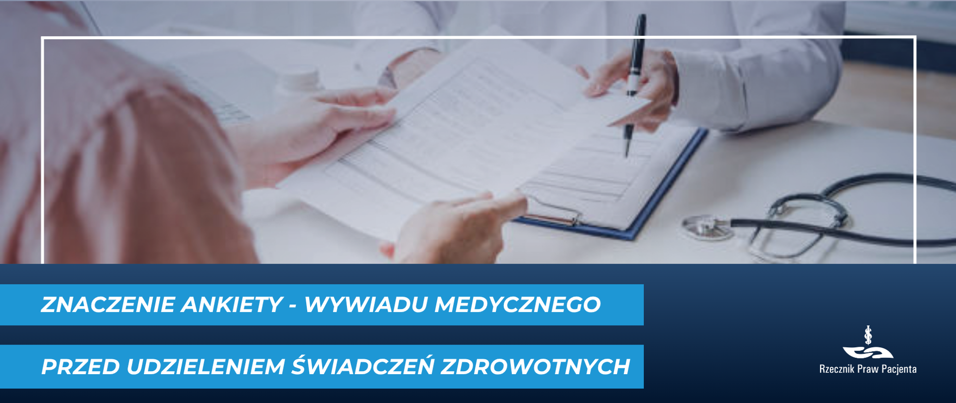 Grafika przedstawia lekarza przekazującego pacjentowi formularz podczas konsultacji medycznej. W dolnej części znajduje się tytuł: „Znaczenie ankiety – wywiadu medycznego przed udzieleniem świadczeń zdrowotnych”. W prawym dolnym rogu jest logo Rzecznika Praw Pacjenta.