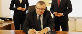 Minister infrastruktury Andrzej Adamczyk podpisał aneks do programu budowy S11 