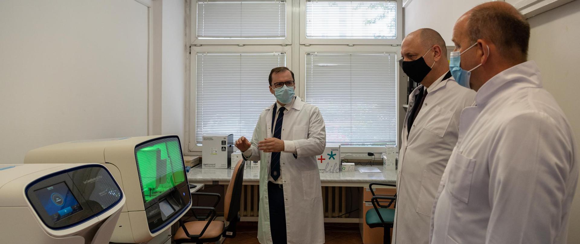 Prezentacja urządzeń laboratoryjnych Głównemu Inspektorowi Sanitarnemu i Wojewodzie Mazowieckiemu przez Mazowieckiego Państwowego Wojewódzkiego Inspektora Sanitarnego.