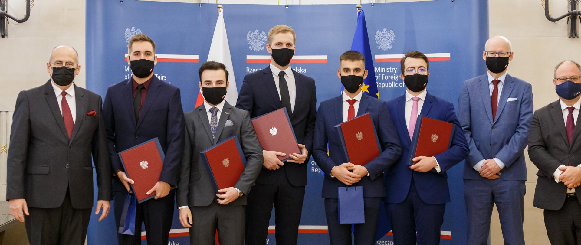 Minister Zbigniew Rau presented a prize for the best master’s thesis on contemporary international relations