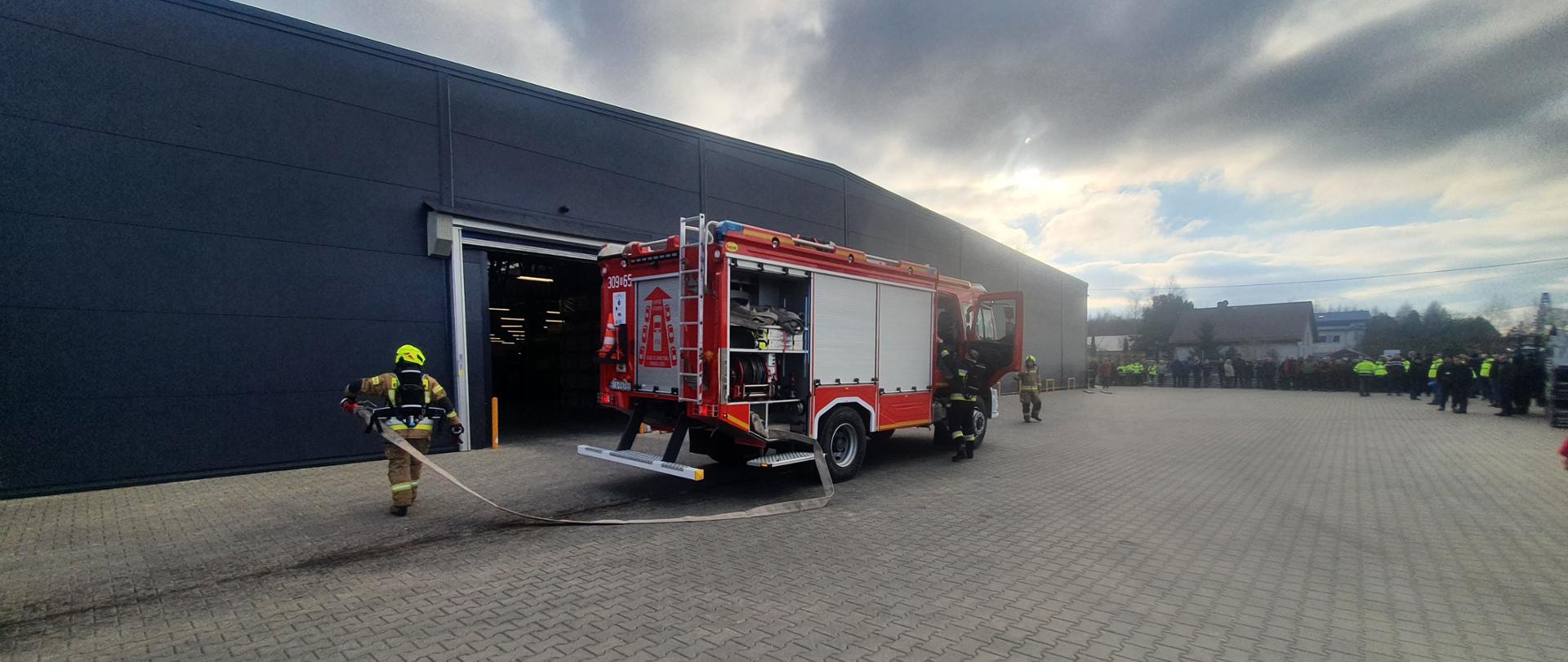 Ćwiczenia na terenie zakładu produkcyjnego ABAKUS w Choroszczy