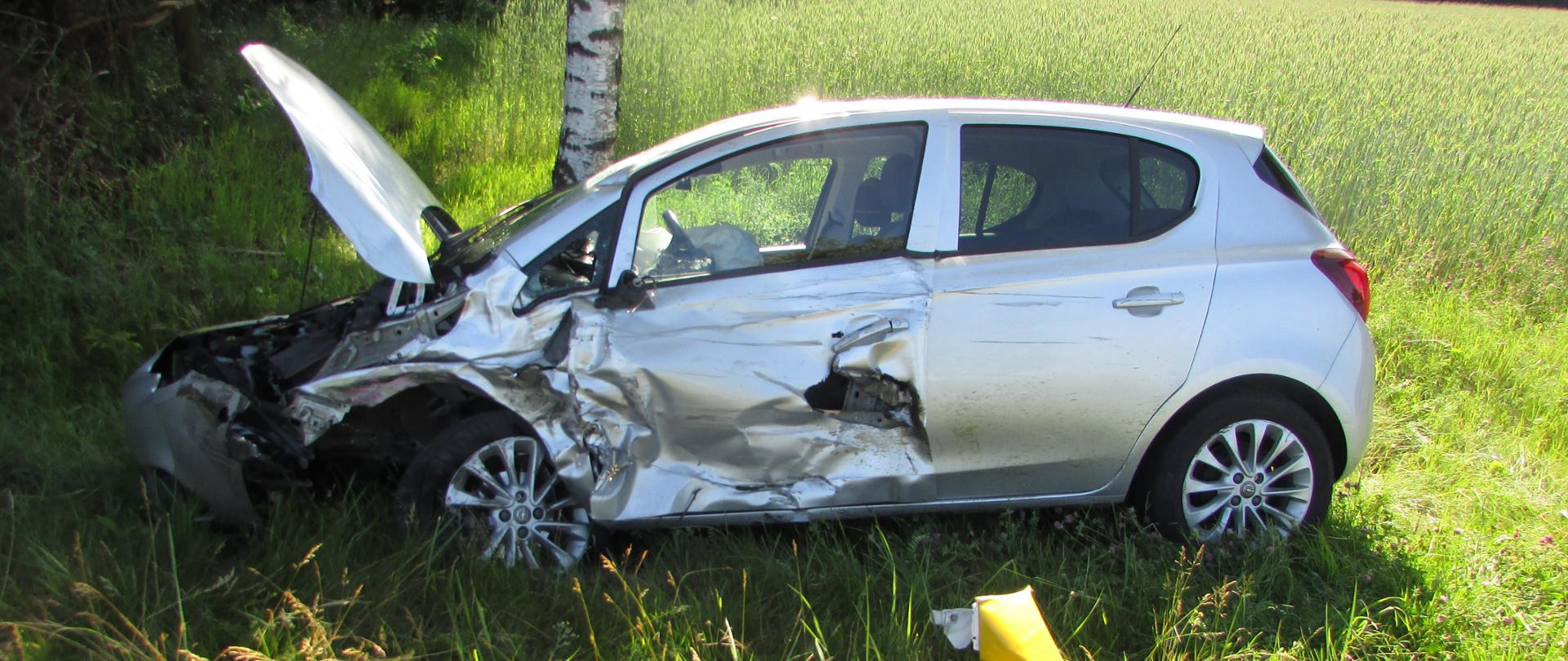 ZDERZENIE DWÓCH SAMOCHODÓW NA DRODZE WOJEWÓDZKIEJ