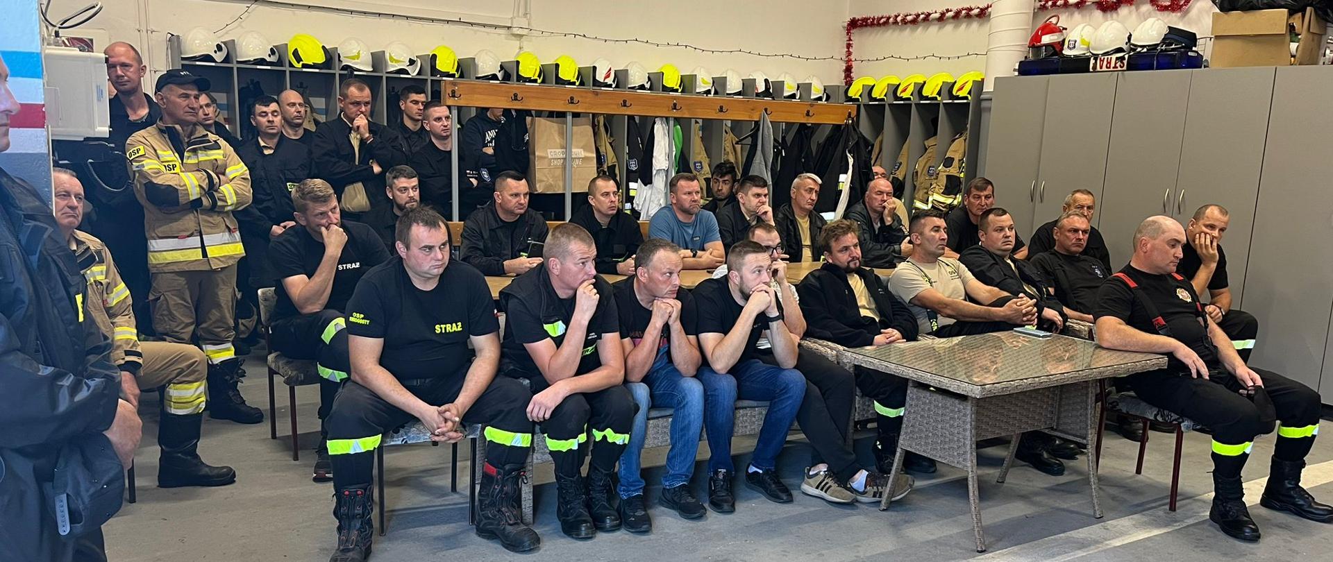 Szkolenie przypominające dla kierowców i dowódców OSP
w zakresie bhp i przepisów dotyczących bezpieczeństwa ruchu drogowego.
