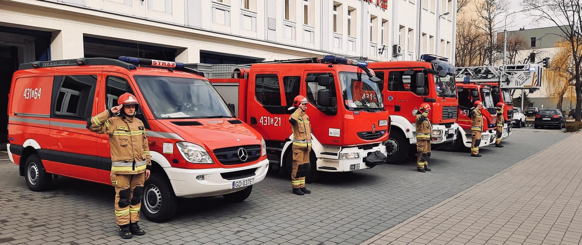 Strażacy oddają hołd ofiarom katastrofy