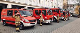 Strażacy oddają hołd ofiarom katastrofy