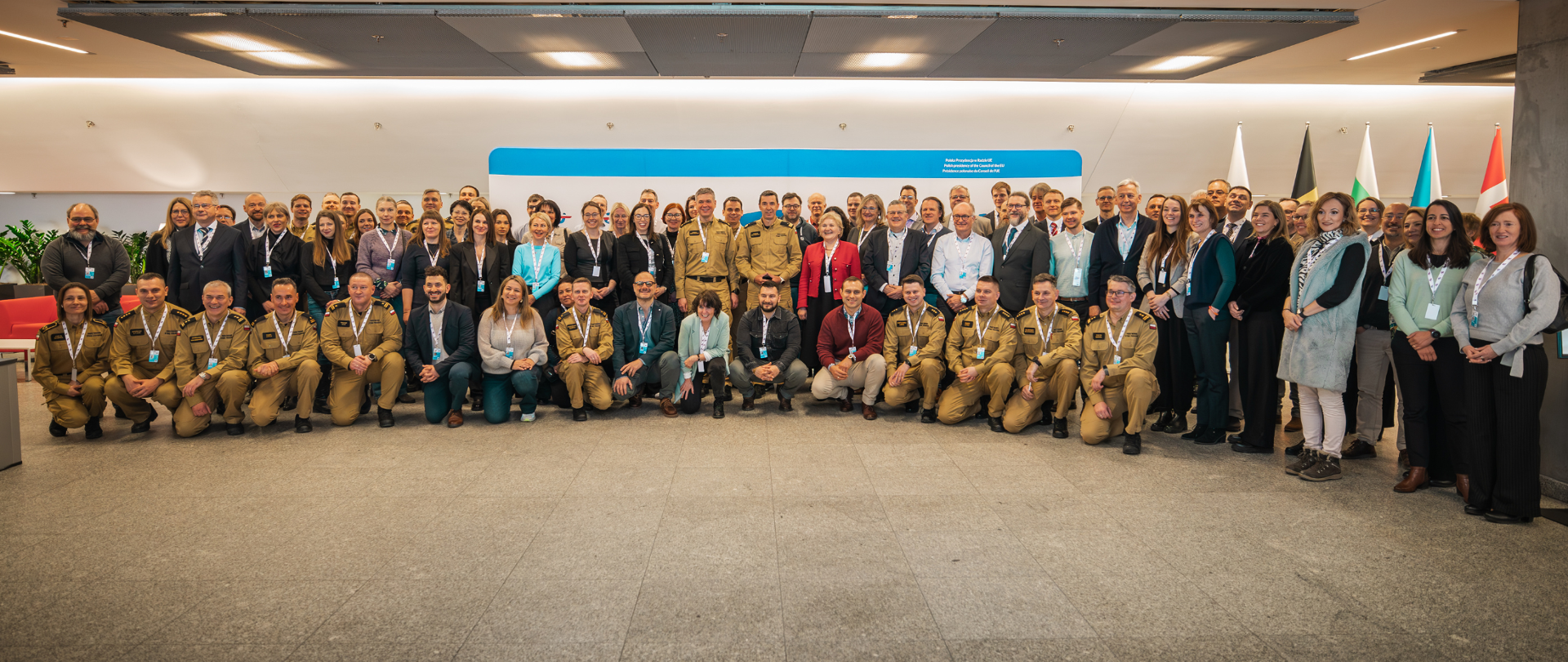 Spotkanie, konferencja, wspólne zdjęcie