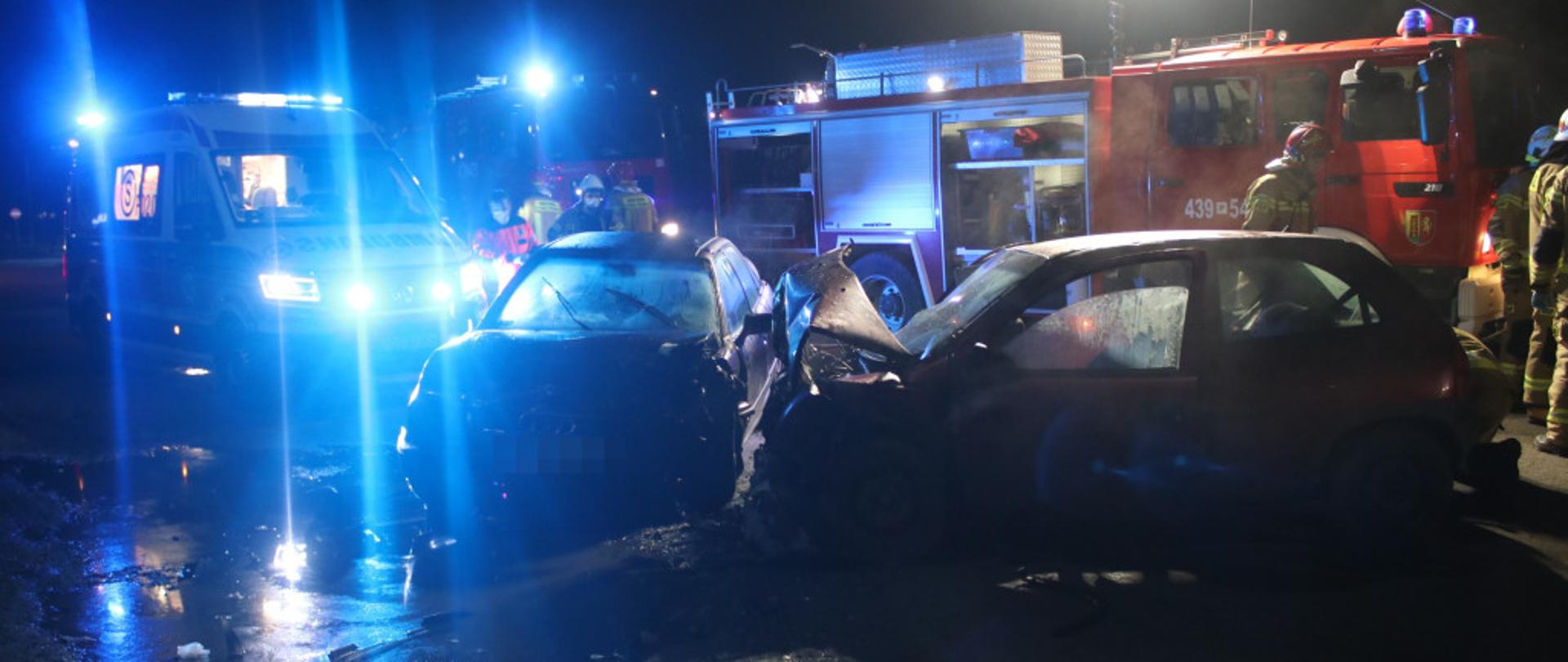 Wypadek dwóch samochodów osobowych w Pępowie