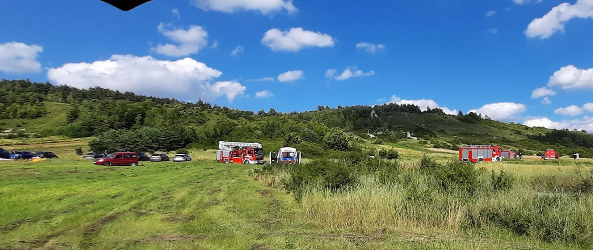 PARALOTNIARZ ZAWISŁ NA DRZEWIE- POWIAT PIŃCZOWSKI 