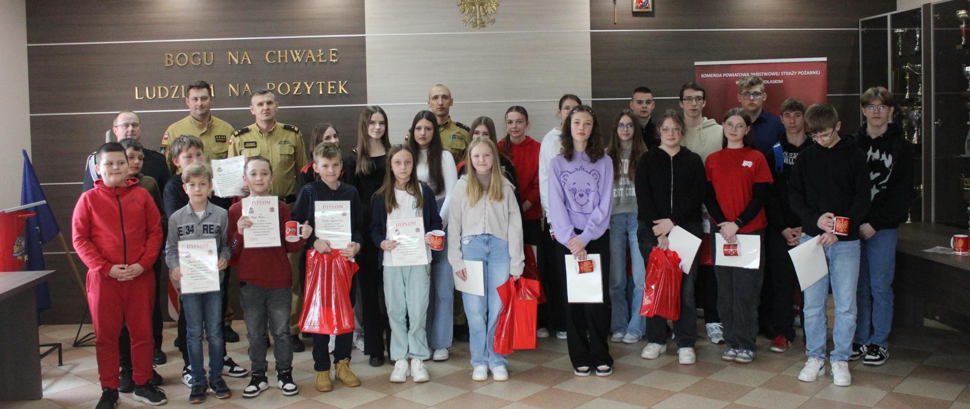 zdjęcie grupowe uczestników turnieju 