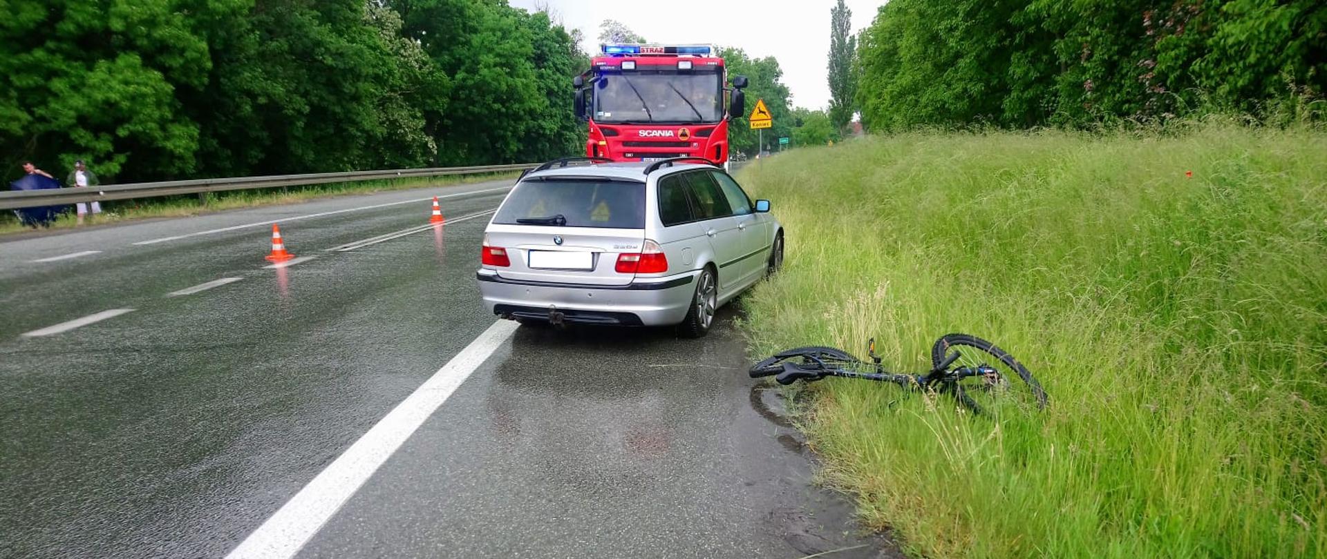 Potrącenie rowerzysty przez samochód osobowy na drodze krajowej 94 w miejscowości Łosiów